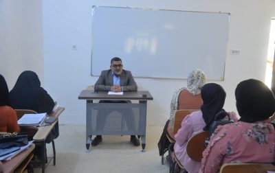 قسم اللغة العربية يستقبل طلبته بورشة عمل ارشادية